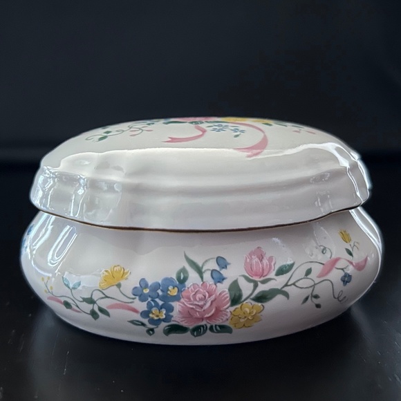 Heritage House Melodies Plays Some Enchanted Evening Porcelain Music Box Japan - Picture 3 of 7